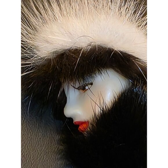 Vintage Mink Fur & Porcelain Face Brooch‎ Pin With White & Black Fur Accent - Picture 5 of 6